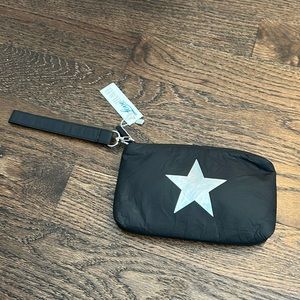8x5 wristlet by hilovetravel.com